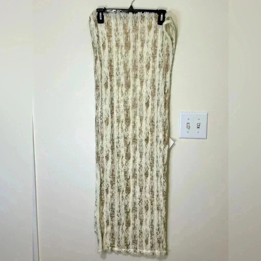 Matterhorn Collection 2323 Gold Runner Dress Your Table 16